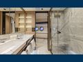 4 PLAY Azimut 88 Flybridge master cabin bathroom
