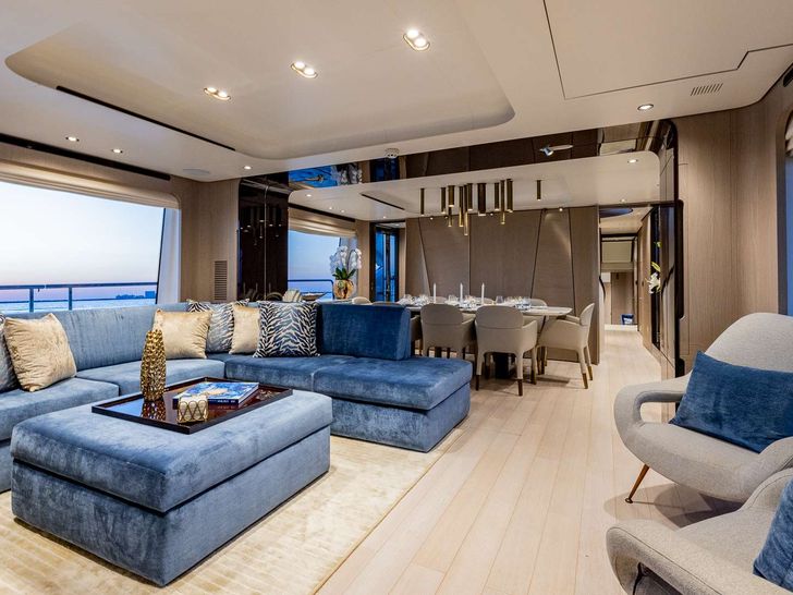 4 PLAY Azimut 88 Flybridge - saloon 4 PLAY Azimut 88 Flybridge - saloon