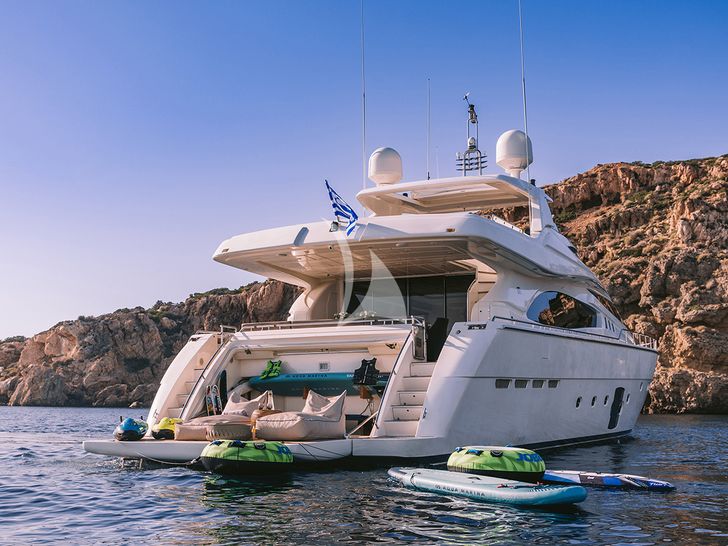 MELI Ferretti 881 - stern view MELI Ferretti 881 - stern view