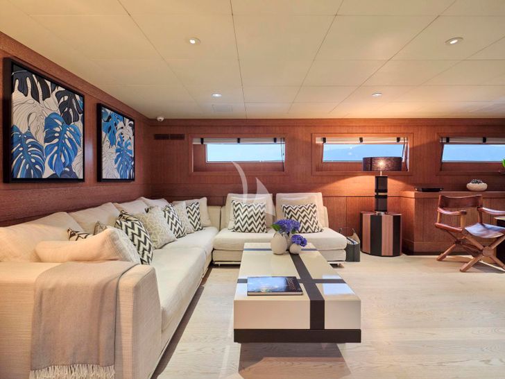 ELEMENT - upper deck saloon ELEMENT - upper deck saloon