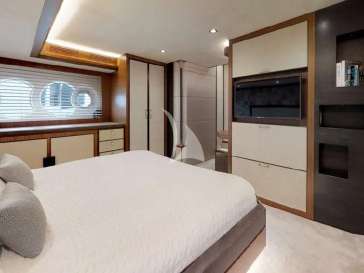 IT`S MAGIC Monte Carlo MCY65 - VIP cabin 1 other angle IT`S MAGIC Monte Carlo MCY65 - VIP cabin 1 other angle