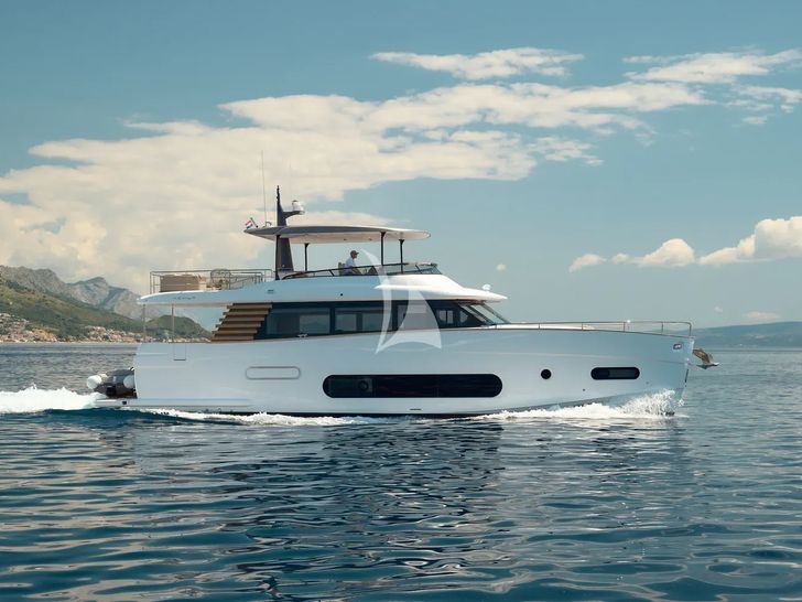 AMPARITO V - Azimut Magellano 66 - cruising side profile AMPARITO V - Azimut Magellano 66 - cruising side profile