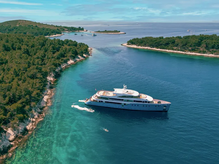 OHANA Custom 49m - anchored OHANA Custom 49m - anchored