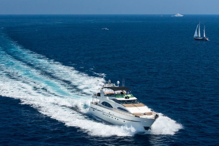 Charter Yacht ACCAMA DELTA - Azimut 100 Jumbo - 4 Cabins - Cannes - Monaco - St Tropez - French Riviera