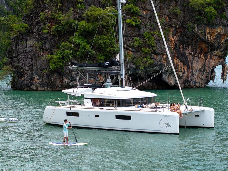 BLUE MOON Lagoon 52F - anchored BLUE MOON Lagoon 52F - anchored