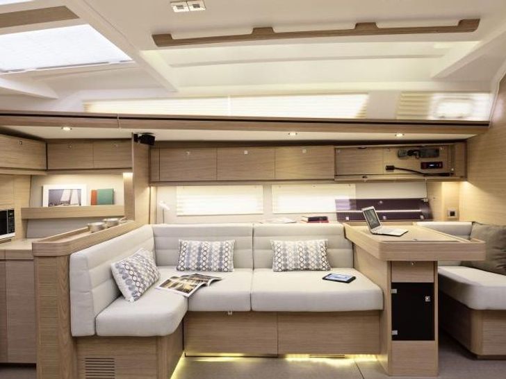 DRUNKEN SAILOR Dufour Grand Large 560 - saloon seating DRUNKEN SAILOR Dufour Grand Large 560 - saloon seating
