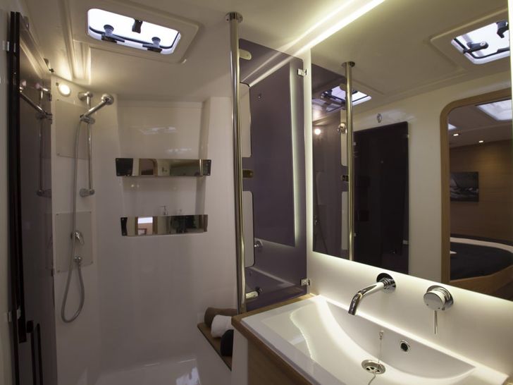 DRUNKEN SAILOR Dufour Grand Large 560 - master cabin bathroom DRUNKEN SAILOR Dufour Grand Large 560 - master cabin bathroom