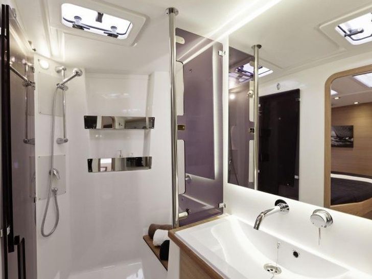 DRUNKEN SAILOR Dufour Grand Large 560 - VIP cabin bathroom DRUNKEN SAILOR Dufour Grand Large 560 - VIP cabin bathroom