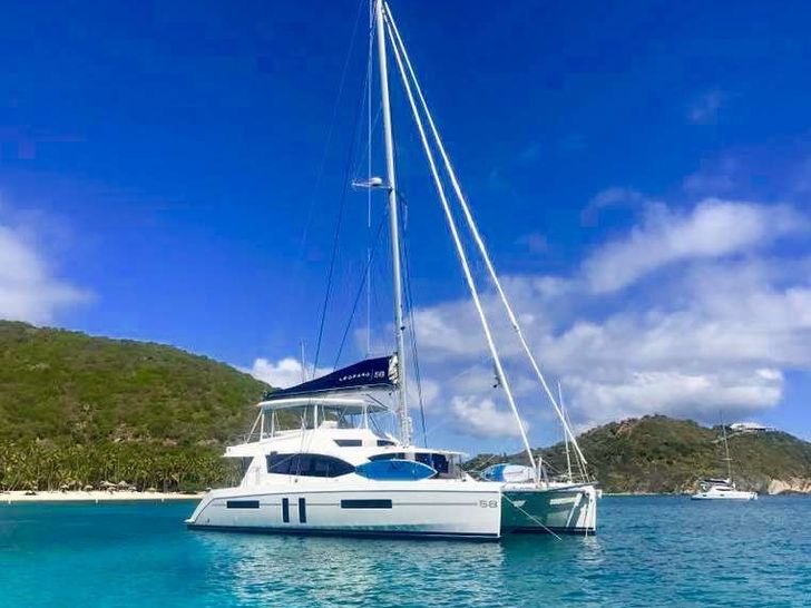 Among the many intriguing features of the Leopard 58,the expansive flybridge with seating for up to 10 people is one of the most exciting. This large flybridge is perfect for meals,lounging,and taking in beautiful panoramic views. The large open aft de