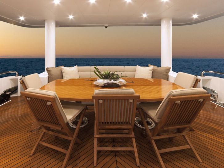 CARBON COPY - Hargrave 101 Aft Deck Dining CARBON COPY - Hargrave 101 Aft Deck Dining