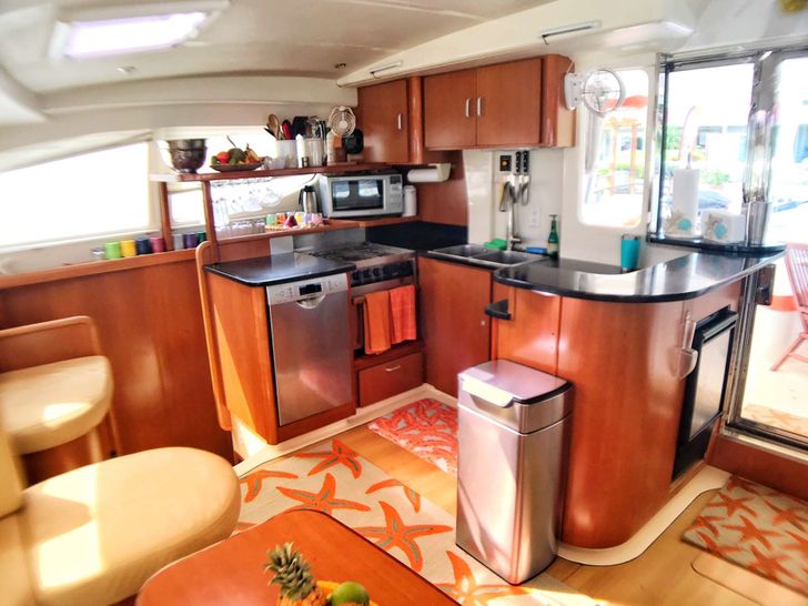 STARFISH - Leopard 46,galley STARFISH - Leopard 46,galley