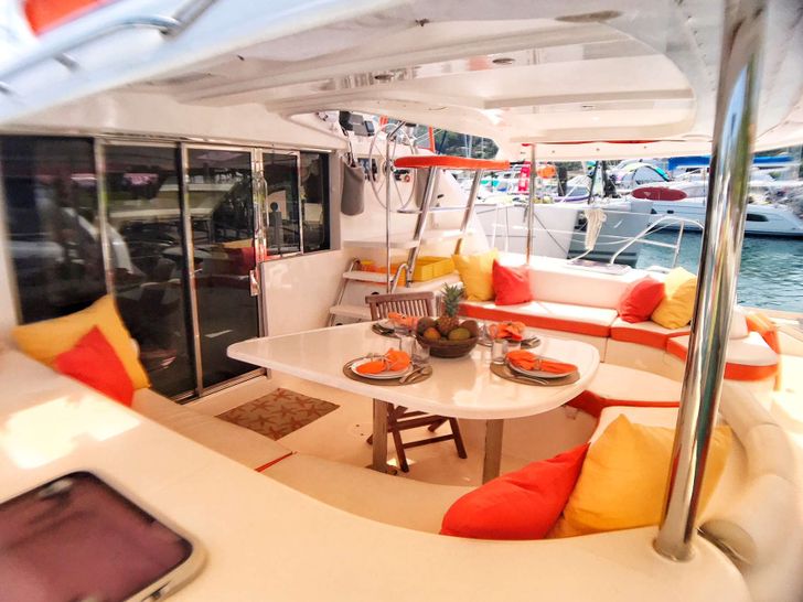 STARFISH - Leopard 46,aft alfresco dining area STARFISH - Leopard 46,aft alfresco dining area