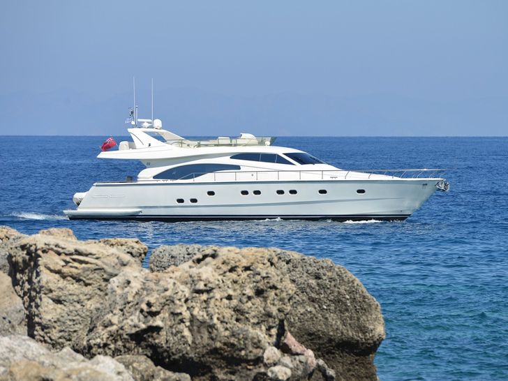 MARY Ferretti 68 - anchored near an island MARY Ferretti 68 - anchored near an island
