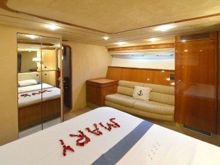 MARY Ferretti 68 - master cabin bed MARY Ferretti 68 - master cabin bed