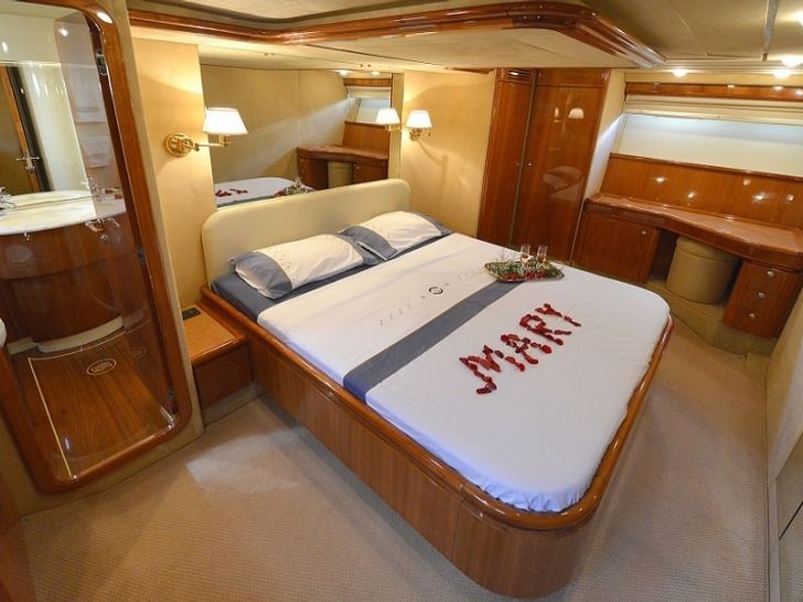 MARY Ferretti 68 - master cabin MARY Ferretti 68 - master cabin