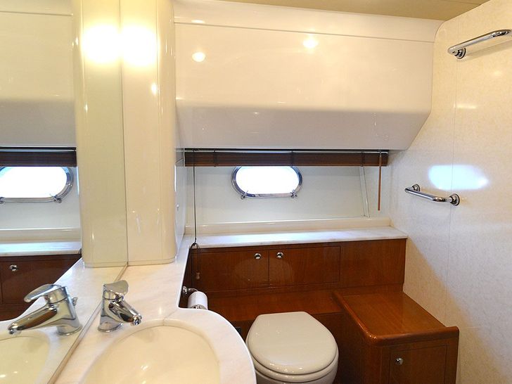 MARY Ferretti 68 - master cabin bathroom MARY Ferretti 68 - master cabin bathroom