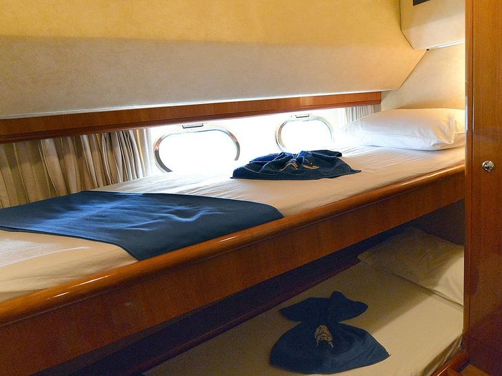 MARY Ferretti 68 - twin cabin 1 MARY Ferretti 68 - twin cabin 1