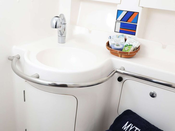 MYTHOS - en suite bathroom MYTHOS - en suite bathroom