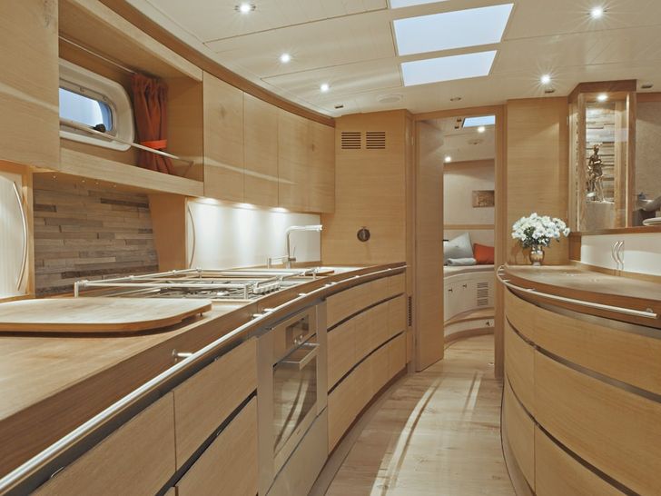 HELENE Yachtbau Brune Opus 68 - galley HELENE Yachtbau Brune Opus 68 - galley