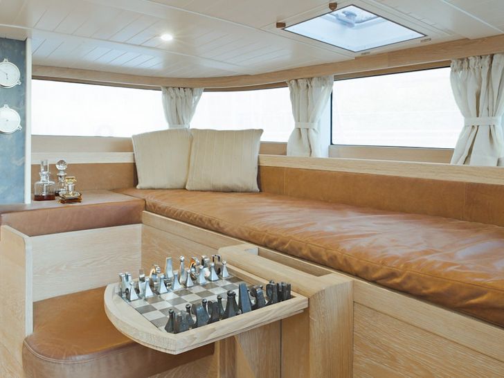 HELENE Yachtbau Brune Opus 68 - saloon HELENE Yachtbau Brune Opus 68 - saloon
