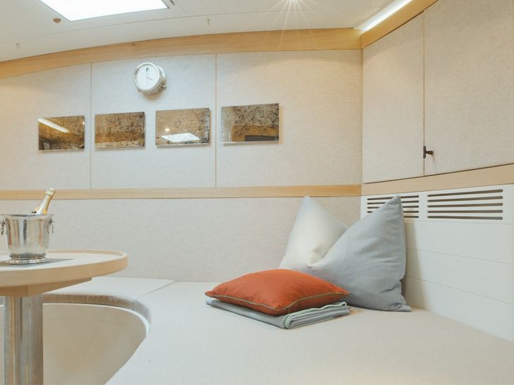 HELENE Yachtbau Brune Opus 68 - saloon seating HELENE Yachtbau Brune Opus 68 - saloon seating