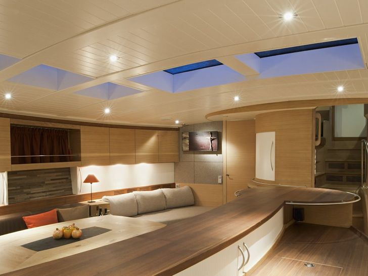 HELENE Yachtbau Brune Opus 68 - lower saloon HELENE Yachtbau Brune Opus 68 - lower saloon