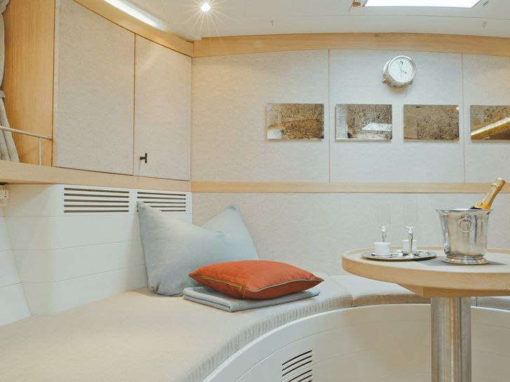 HELENE Yachtbau Brune Opus 68 - saloon wine party HELENE Yachtbau Brune Opus 68 - saloon wine party