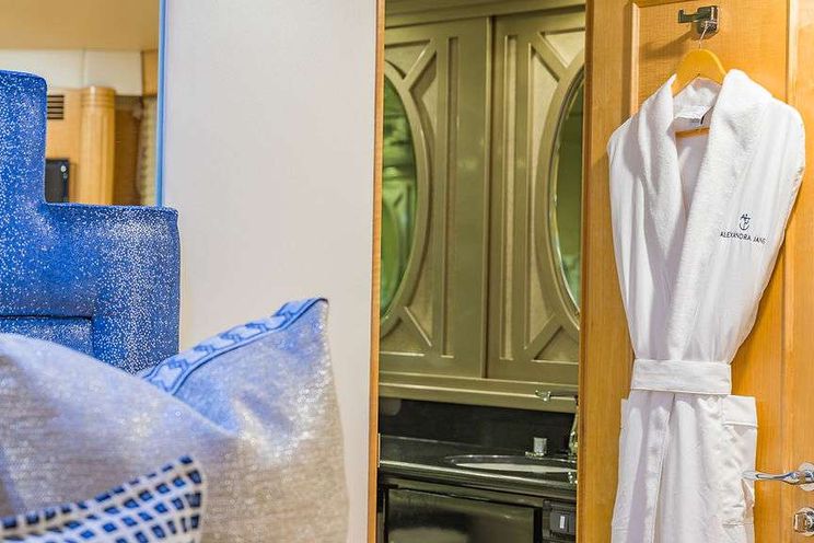 Charter Yacht ALEXANDRA JANE - Broward Marine 110 - 5 Cabins - 2019 - Nassau - Staniel Cay - Exumas