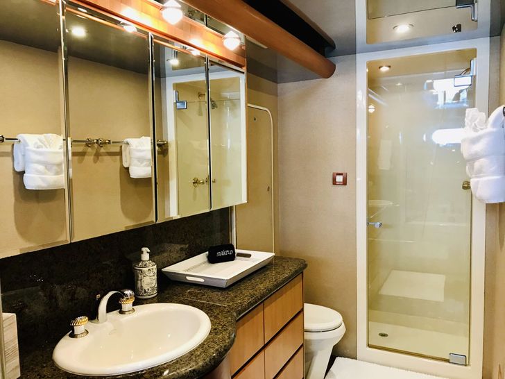 EQUINOX - Master Ensuite EQUINOX - Master Ensuite