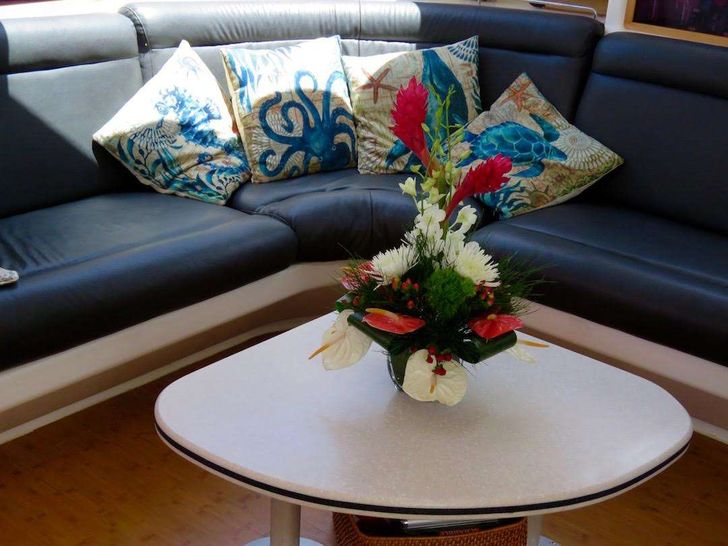 TURQUOISE TURTLE Voyage 50 - saloon table TURQUOISE TURTLE Voyage 50 - saloon table