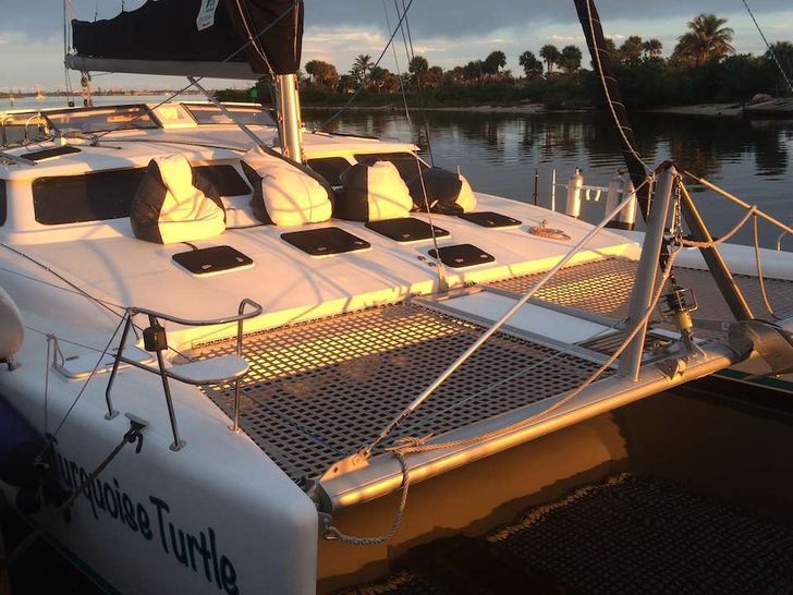 TURQUOISE TURTLE Voyage 50 - foredeck TURQUOISE TURTLE Voyage 50 - foredeck