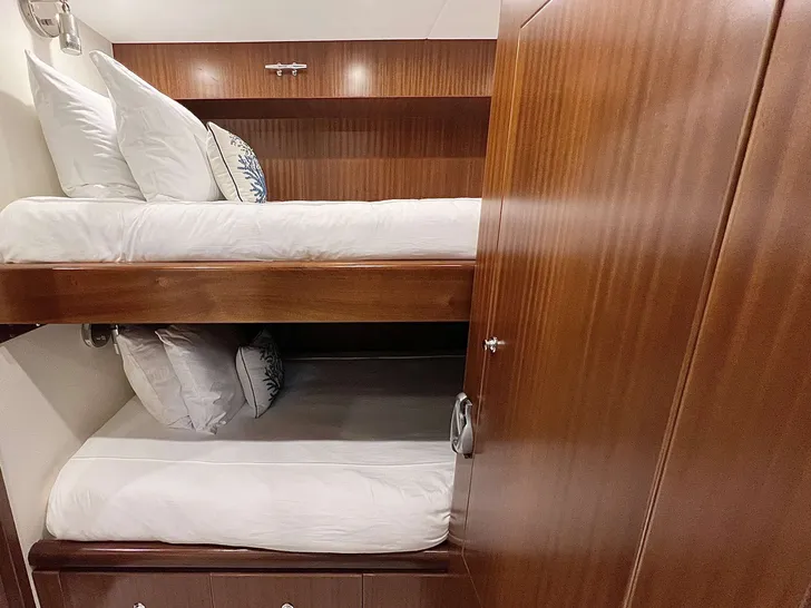 Bunk Sateroom(Bottom bunk is a full size bed) Bunk Sateroom(Bottom bunk is a full size bed)
