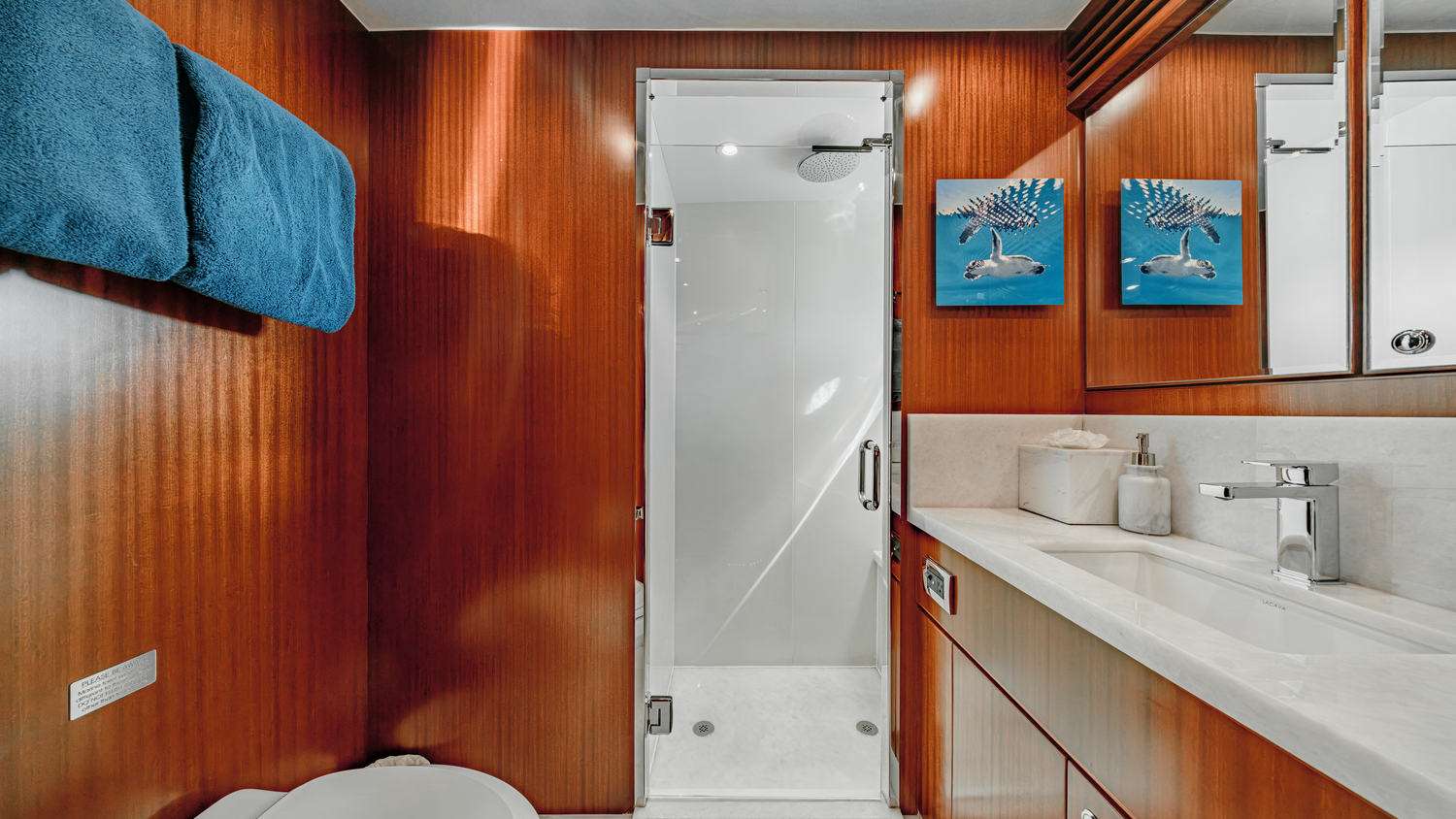 Charter Yacht BEACHFRONT - Hargrave 108 - 5 Cabins - Nassau - Exumas - Bahamas