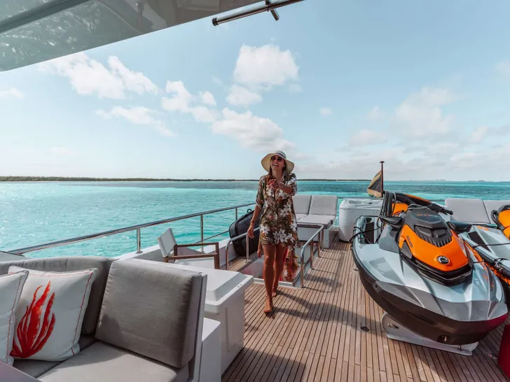 Flybridge Flybridge
