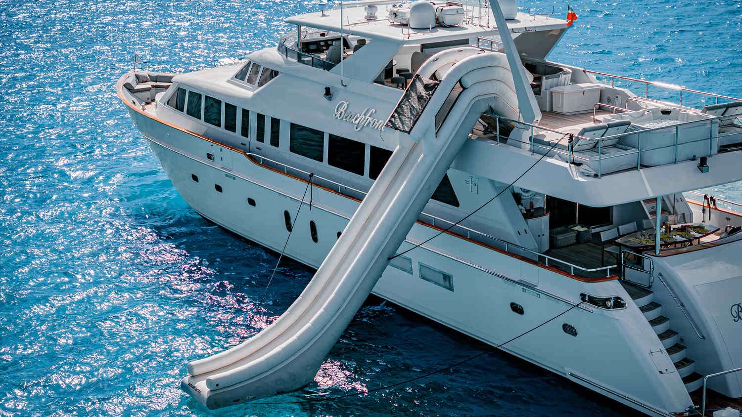 Charter Yacht BEACHFRONT - Hargrave 108 - 5 Cabins - Nassau - Exumas - Bahamas
