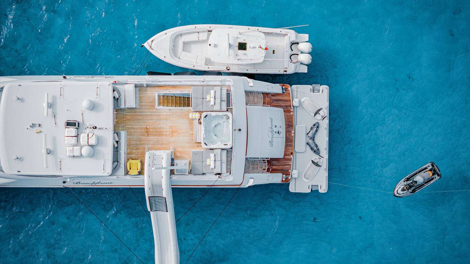 Charter Yacht BEACHFRONT - Hargrave 108 - 5 Cabins - Nassau - Exumas - Bahamas