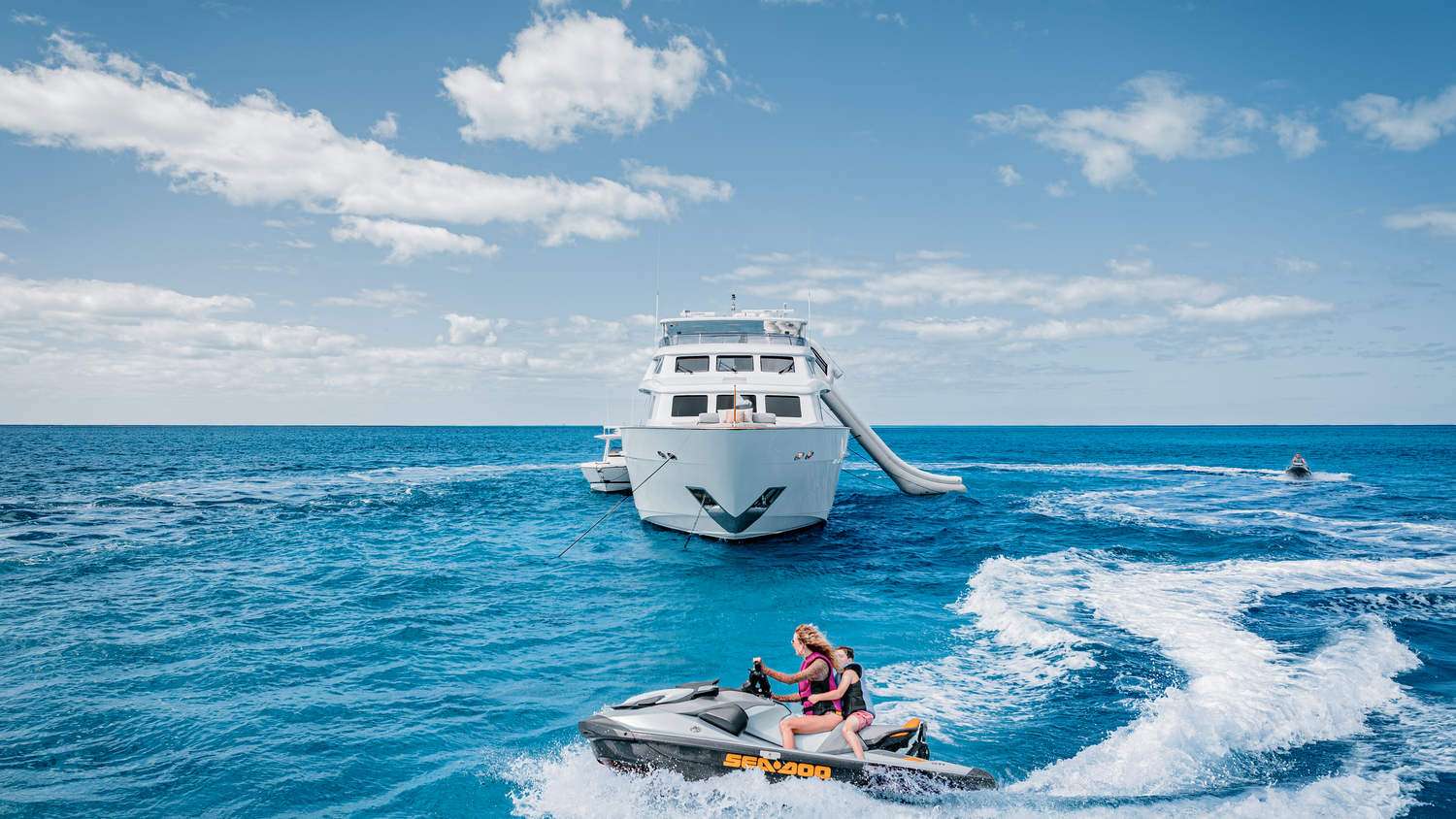 Charter Yacht BEACHFRONT - Hargrave 108 - 5 Cabins - Nassau - Exumas - Bahamas