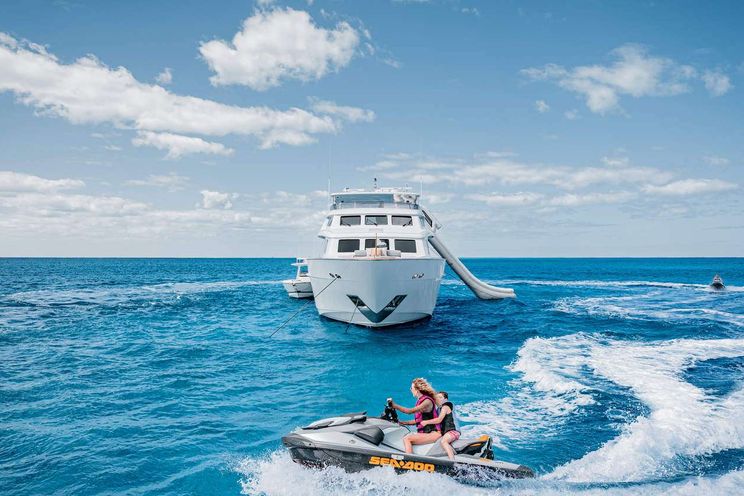 Charter Yacht BEACHFRONT - Hargrave 108 - 5 Cabins - Nassau - Exumas - Bahamas