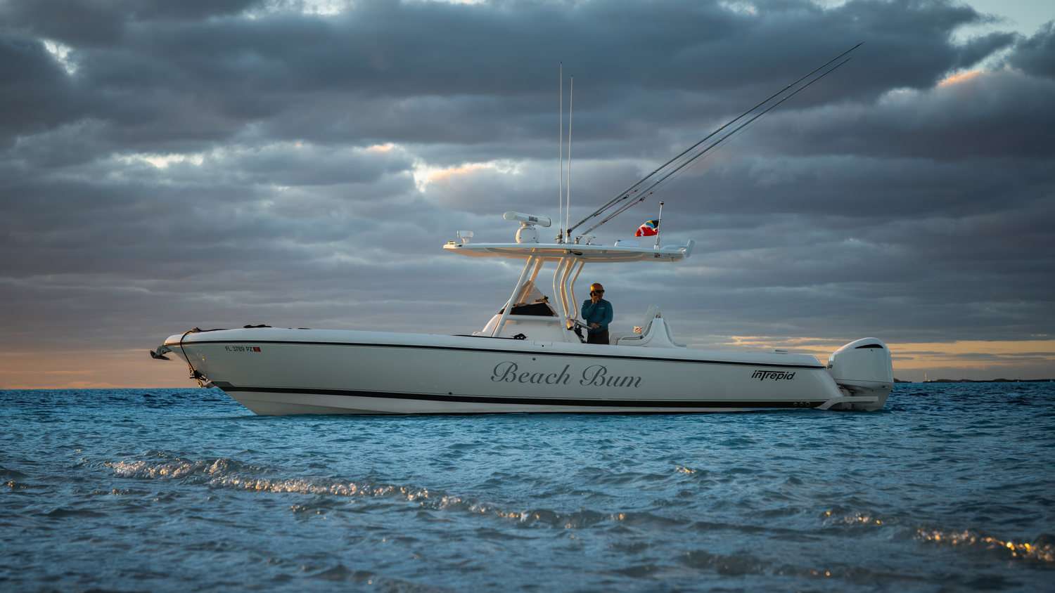 Charter Yacht BEACHFRONT - Hargrave 108 - 5 Cabins - Nassau - Exumas - Bahamas