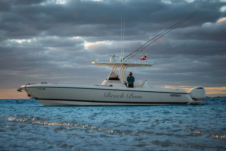 Charter Yacht BEACHFRONT - Hargrave 108 - 5 Cabins - Nassau - Exumas - Bahamas
