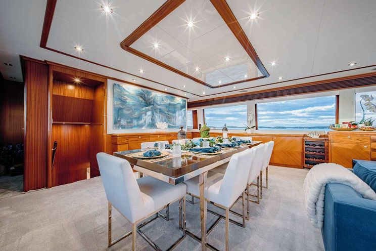 Charter Yacht BEACHFRONT - Hargrave 108 - 5 Cabins - Nassau - Exumas - Bahamas