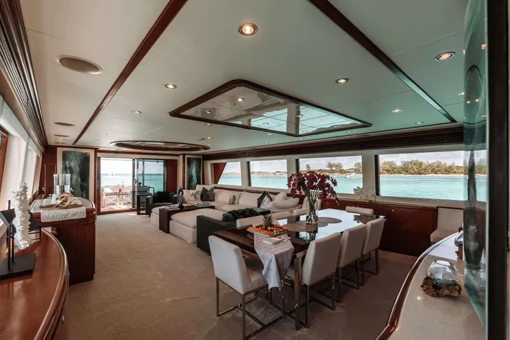 Charter Yacht BEACHFRONT - Hargrave 108 - 5 Cabins - Nassau - Paradise Island - Georgetown