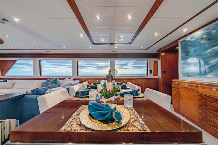 Charter Yacht BEACHFRONT - Hargrave 108 - 5 Cabins - Nassau - Exumas - Bahamas