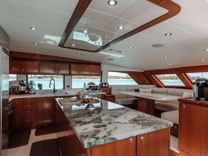 BEACHFRONT Hargrave 108 - galley BEACHFRONT Hargrave 108 - galley