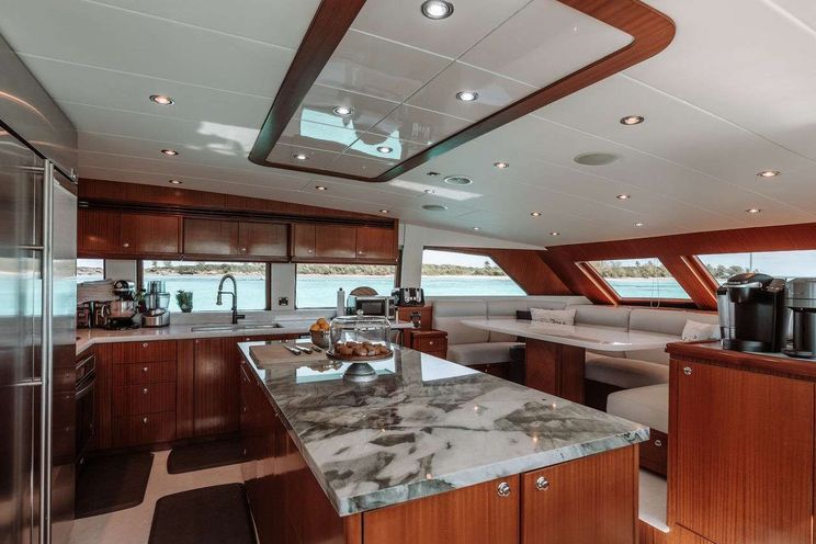 Charter Yacht BEACHFRONT - Hargrave 108 - 5 Cabins - Nassau - Exumas - Bahamas