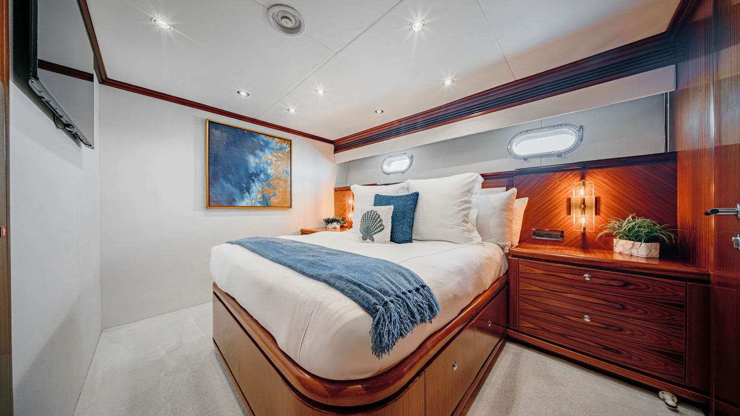 Charter Yacht BEACHFRONT - Hargrave 108 - 5 Cabins - Nassau - Exumas - Bahamas