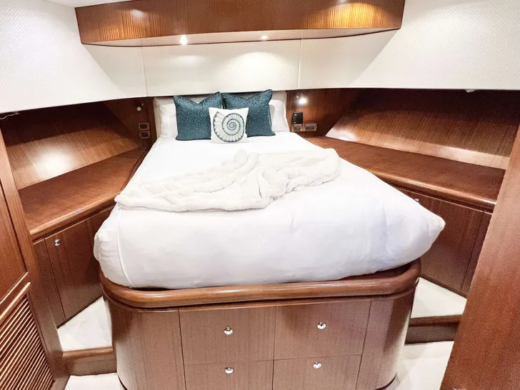 VIP Stateroom Queen VIP Stateroom Queen