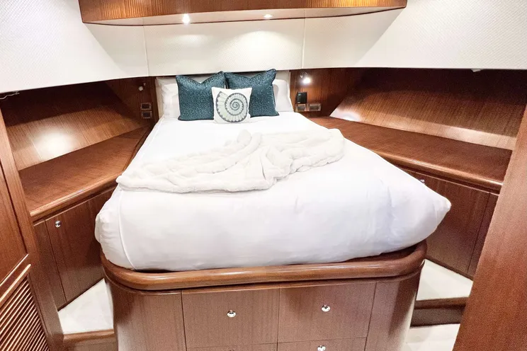 Charter Yacht BEACHFRONT - Hargrave 108 - 5 Cabins - Nassau - Paradise Island - Georgetown
