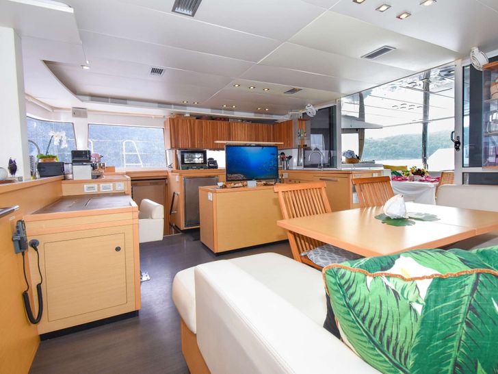 ALTESSE Saloon ALTESSE Saloon