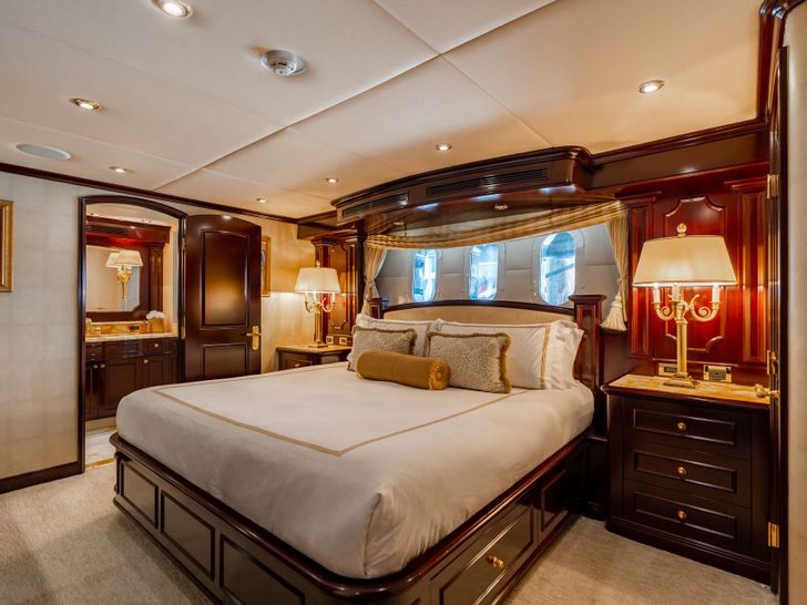 MISS CHRISTINE Trinity 157 - VIP cabin 1 MISS CHRISTINE Trinity 157 - VIP cabin 1